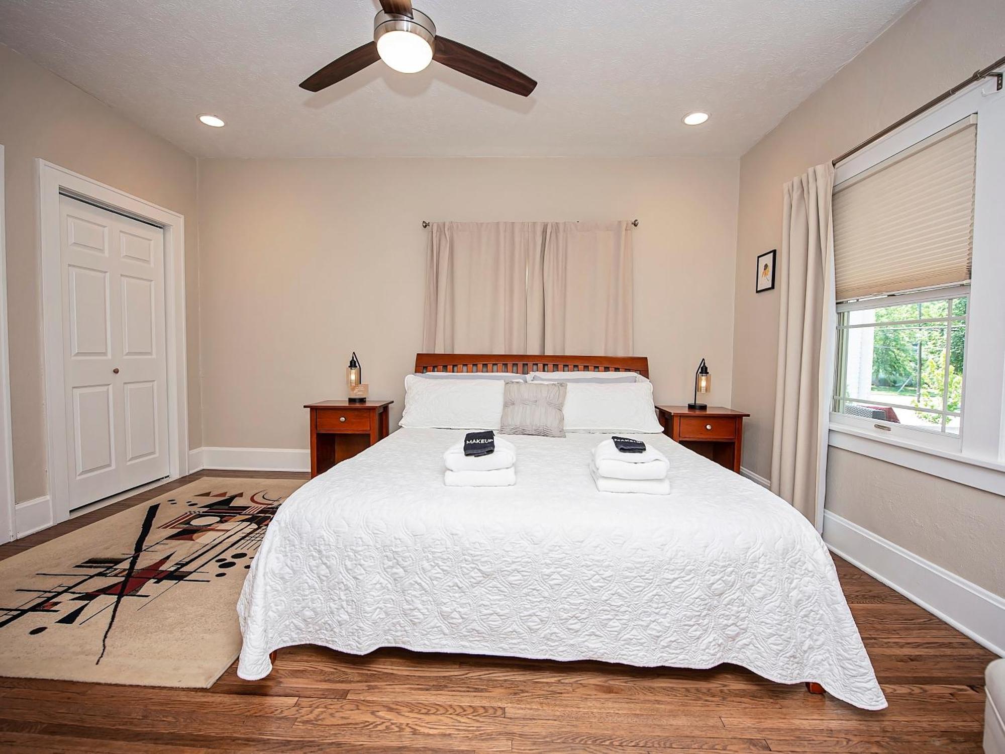 The Cherry St House Near Missouri State University スプリングフィールド エクステリア 写真